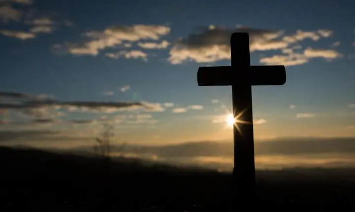 Cemitério de Santa Isabel opera das 6h às 18h no Dia de Finados, domingo (2)