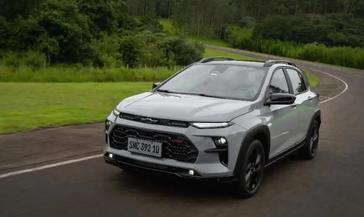 Chevrolet Sonic RS diverte ao volante, mas vive sob 'sombra' do Onix