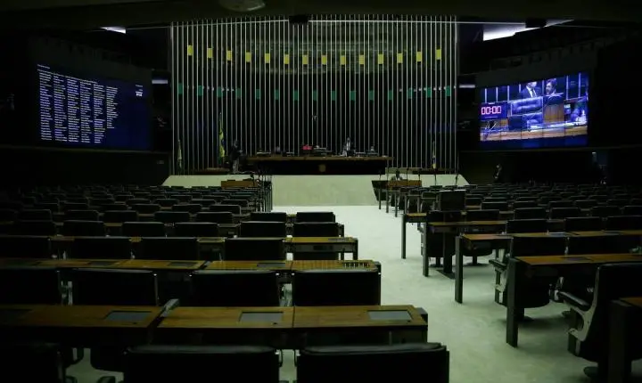 Congresso entra em recesso sem votar 6x1, taxa das blusinhas e PEC da segurança