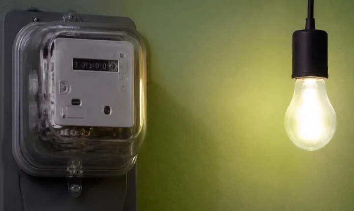 Conta de luz fica sem cobrança extra em outubro com bandeira verde, confirma Aneel