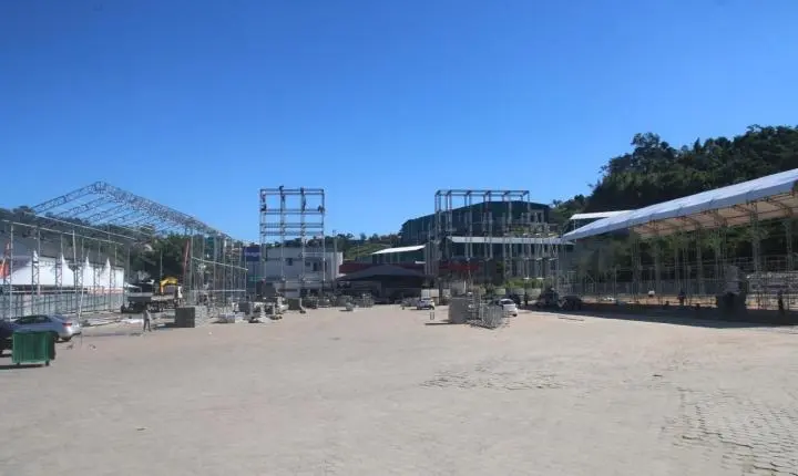 Contagem regressiva: estrutura do Rodeio Fest de Santa Isabel começa a ganhar forma