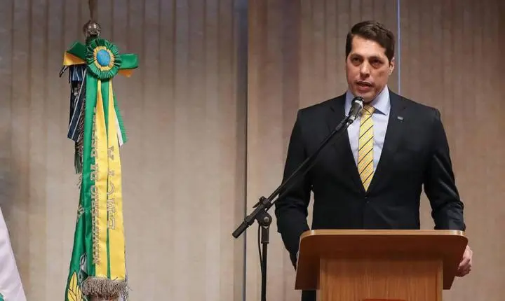 Cúpula militar discute civil na Defesa e novos comandos se Flávio Bolsonaro vencer