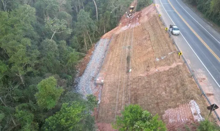 DER conclui obra de R$ 1,8 milhão na SP-056 em Santa Isabel após recuperar taludes