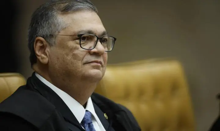 Dino questiona promessa de fim de inquérito das fake news, sem citar Fachin