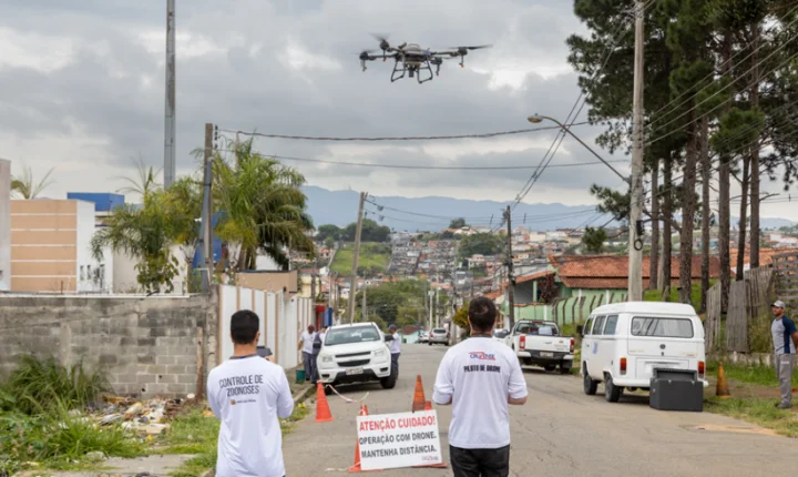 Em Mogi, mais de 80% dos criadouros do Aedes estão nas casas, e a dengue cai 85,1%