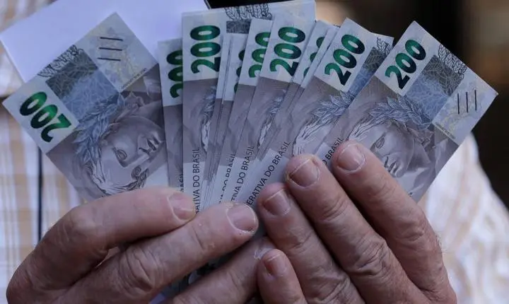 Empresas devem emitir notas fiscais com informações da reforma tributária a partir desta segunda