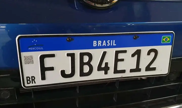 Entenda o projeto que pode mudar placas de veículos no Brasil