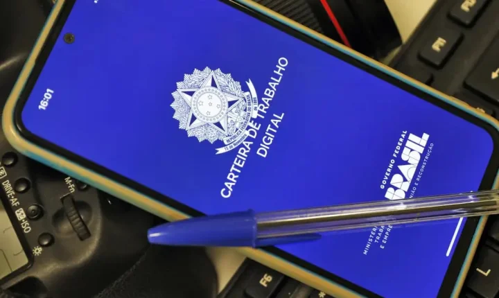 Proposta avança na Câmara e levanta debate sobre impactos nos pequenos negócios