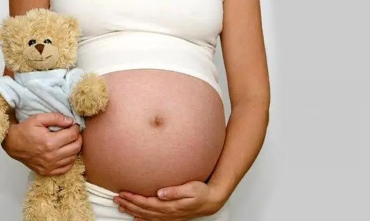 Especialista alerta que prevenir gravidez na adolescência exige mais que informação