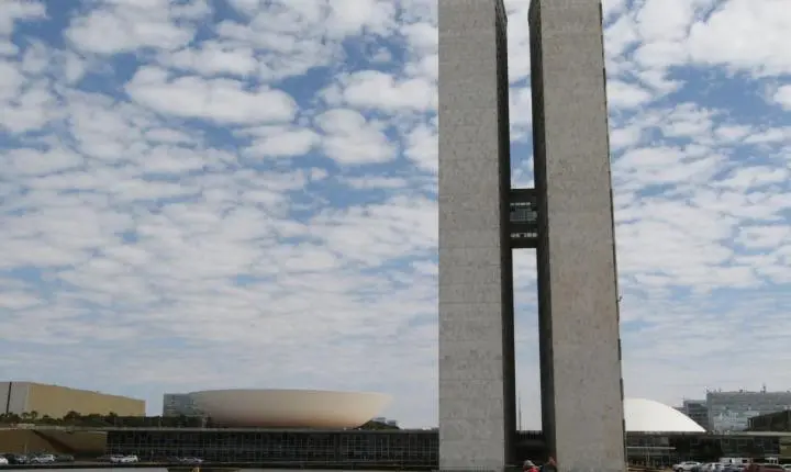 Fim da escala 6x1 no Senado; Planalto quer votar antes de 25/10 e oposição, depois