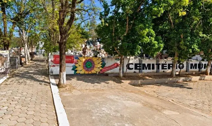 Finados em Santa Isabel: cemitério abrirá das 8h às 17h e a rua terá sentido único