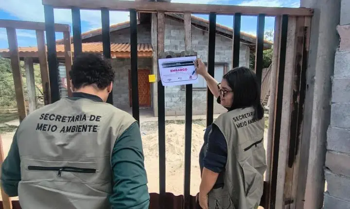 Fiscalização embarga loteamento irregular em área de Mata Atlântica em Santa Isabel