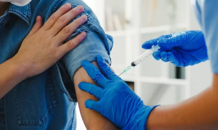 Gripe, Covid e VSR: veja quais vacinas respiratórias tomar em 2026