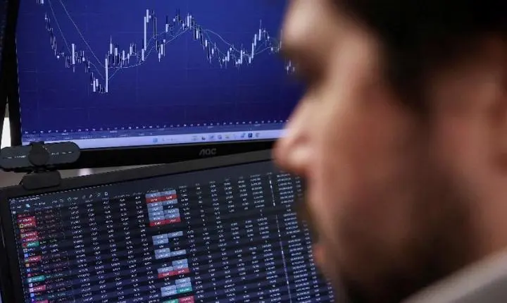 Ibovespa cai 9,88% em outubro e tem pior mês desde 2022; dólar encerrou em R$ 5,44