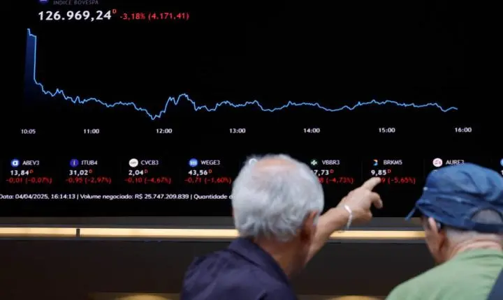 Investidores estrangeiros retiram R$ 7 bi da Bolsa em agosto com incertezas sobre guerra e eleições