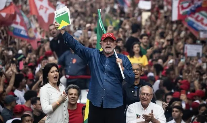 Em virada histórica, Lula derrota Flávio Bolsonaro e será presidente pela 4ª vez
