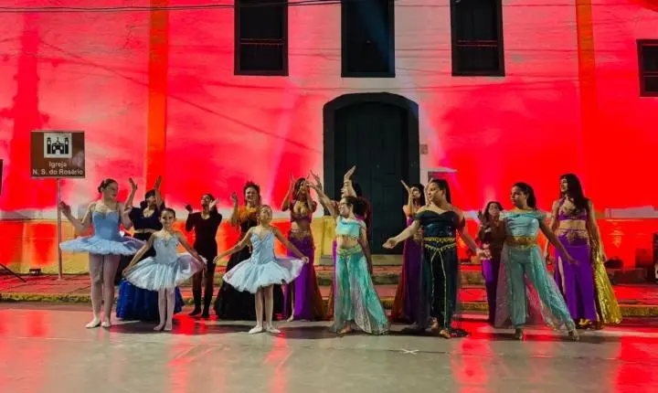 Mostra de dança reúne público e leva cultura ao centro de Santa Isabel