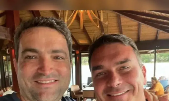 “O que acontece na sala 2601?”: buscas no Google ligadas a Flávio Bolsonaro explodem nas redes
