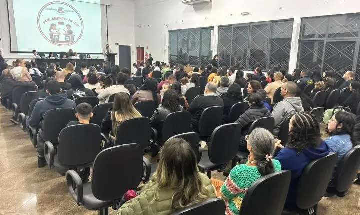 Parlamento Jovem de Santa Isabel empossou 15 estudantes de 11 escolas do município