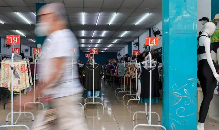 Pequenos comércios de SP planejam fixar folgas e acionar parentes com o fim da 6x1