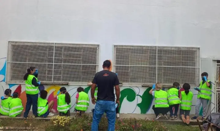 Projeto de grafite leva arte e oficinas a alunos de Santa Isabel