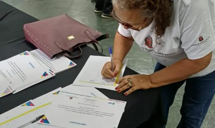 Santa Isabel certifica 87 alunos em cursos de beleza, tecnologia e mercado de trabalho