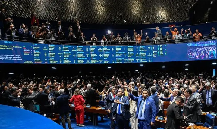 Senado aprova fim da escala 6x1 por 75 votos a 1, e PEC segue para promulgação