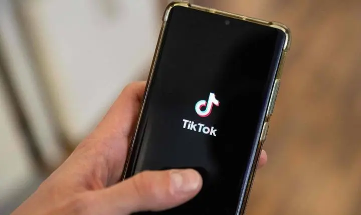 TikTok recebe multa de R$ 153,7 milhões por falhas na proteção de crianças no Brasil