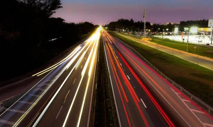 Via Dutra e Rio-Santos com fluxo intenso: 1,4 milhão de veículos no feriado